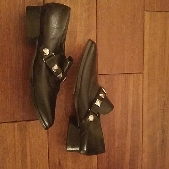 Shoes - Picture 2 of 4